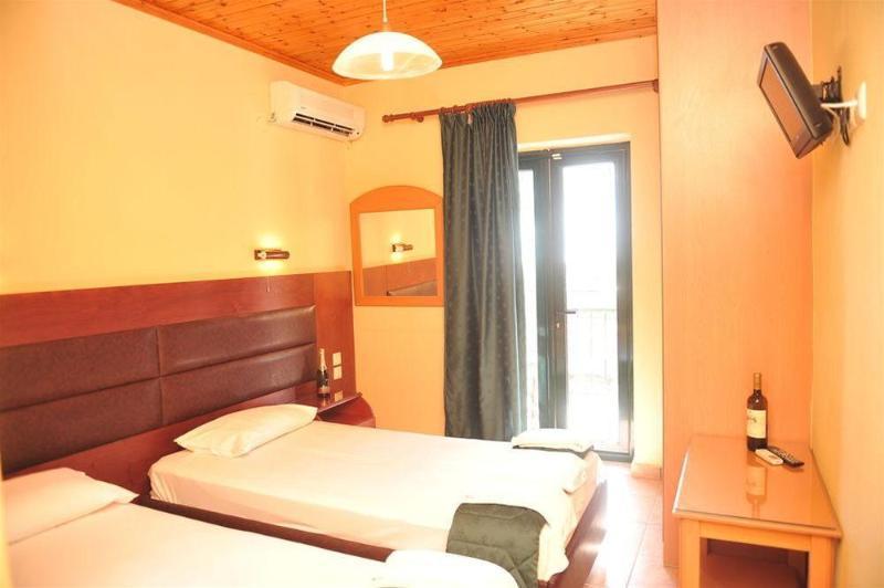 Kerkyra Beach Hotel & Apartments Benitses  Bagian luar foto
