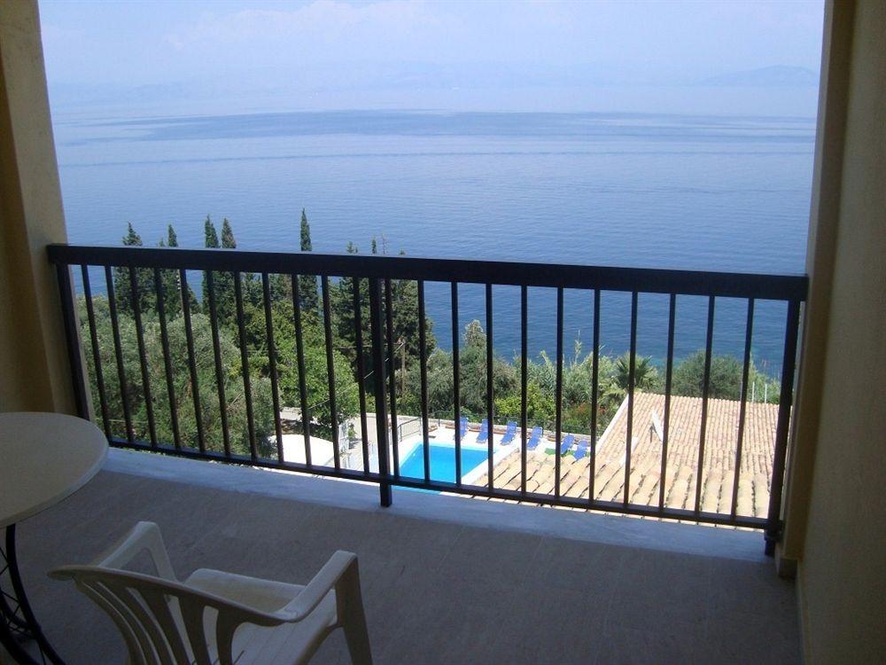 Kerkyra Beach Hotel & Apartments Benitses  Bagian luar foto