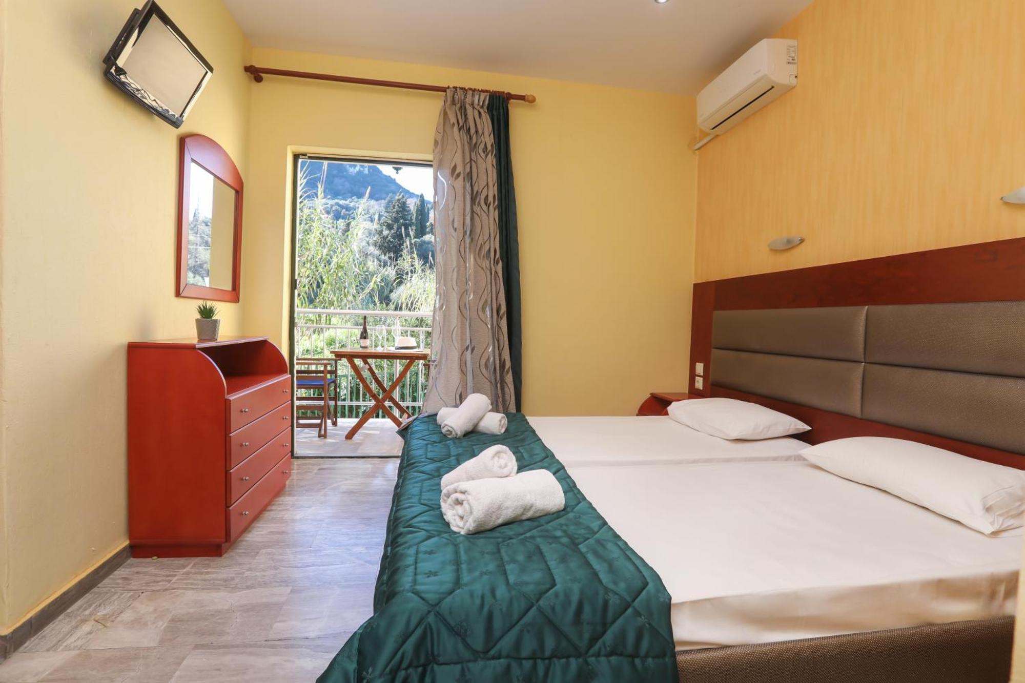 Kerkyra Beach Hotel & Apartments Benitses  Bagian luar foto