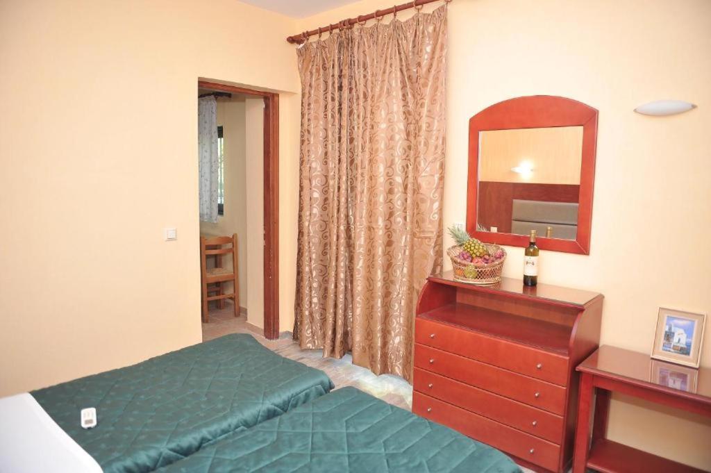 Kerkyra Beach Hotel & Apartments Benitses  Bagian luar foto