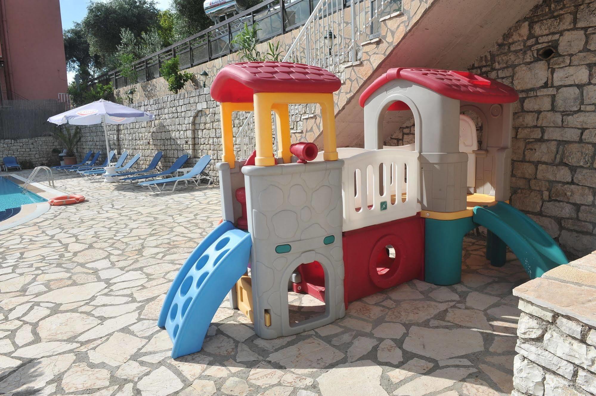 Kerkyra Beach Hotel & Apartments Benitses  Bagian luar foto
