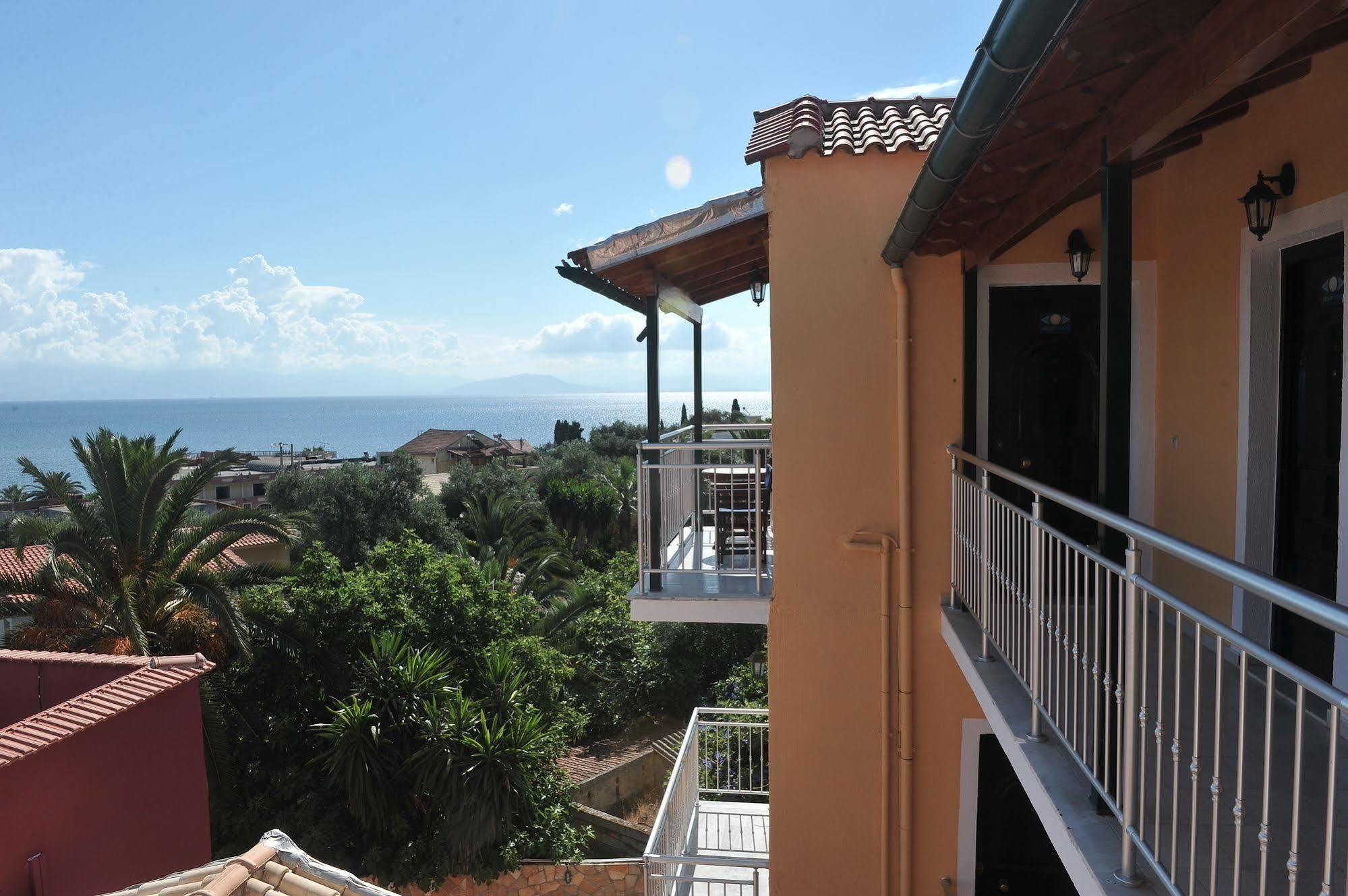 Kerkyra Beach Hotel & Apartments Benitses  Bagian luar foto