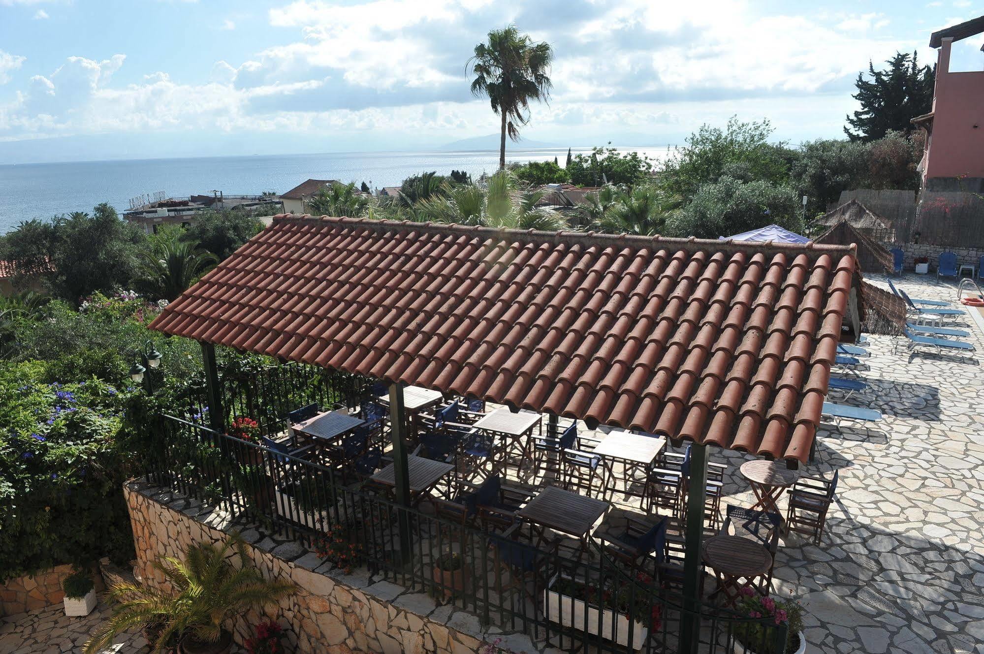 Kerkyra Beach Hotel & Apartments Benitses  Bagian luar foto