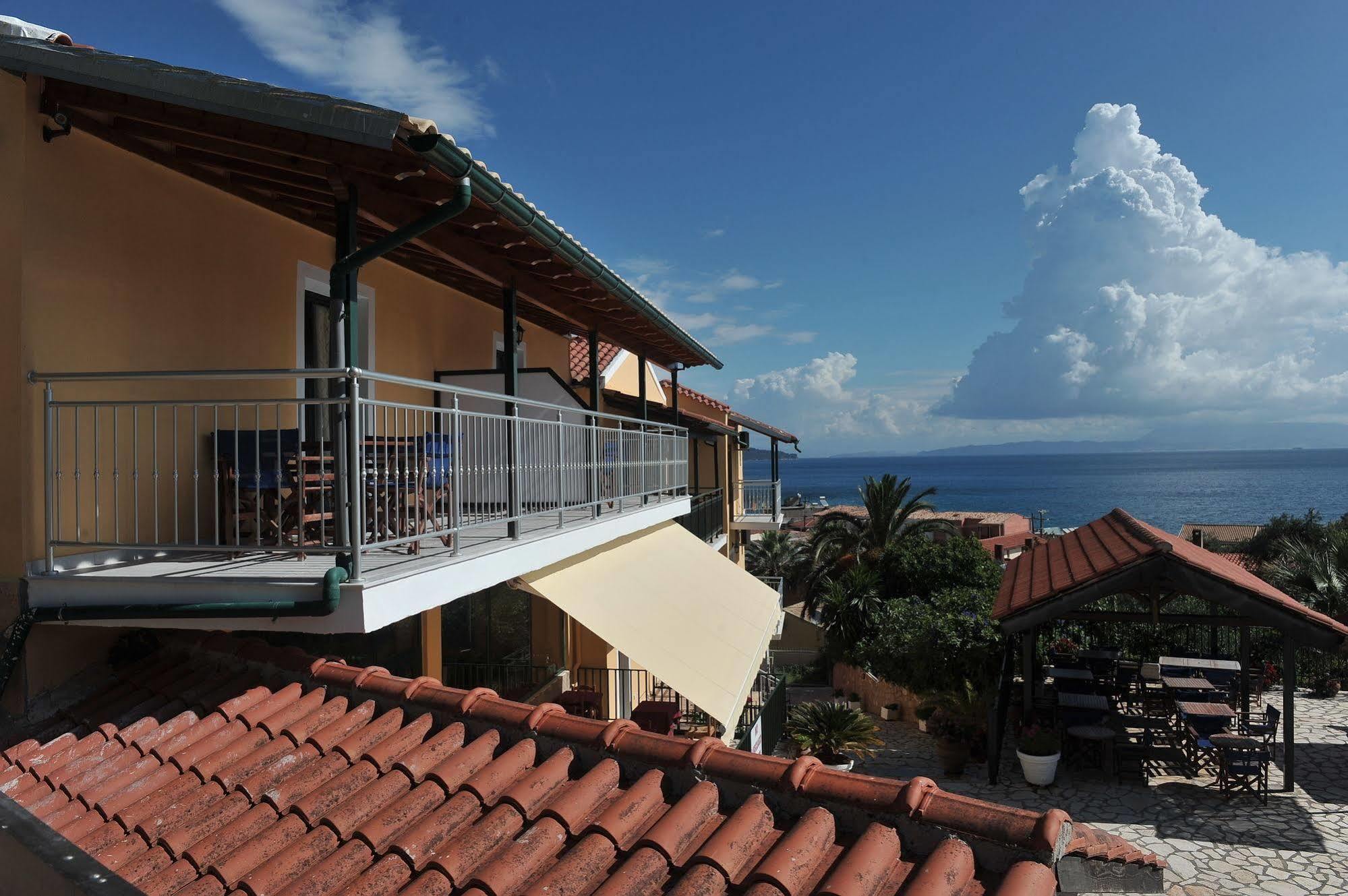 Kerkyra Beach Hotel & Apartments Benitses  Bagian luar foto